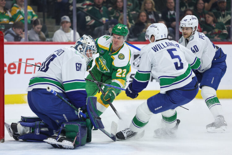 Wild wrap up playoff spot with win over Canucks